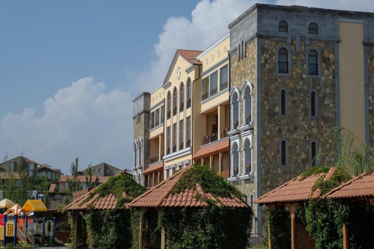 Caucasus Hotel Kasagh Zewnętrze zdjęcie Residential buildings in Çekmeköy Alemdağ