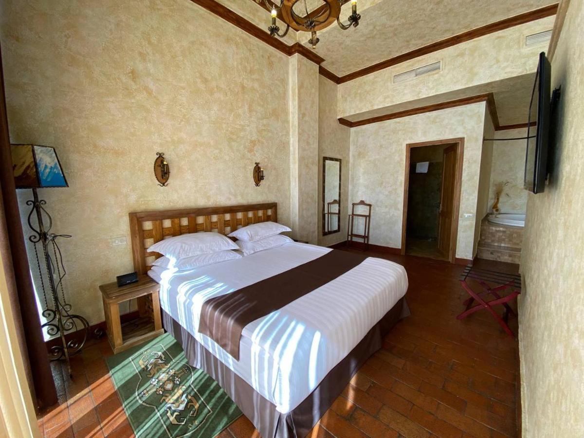 Caucasus Hotel Kasagh Zewnętrze zdjęcie A room at the hotel
