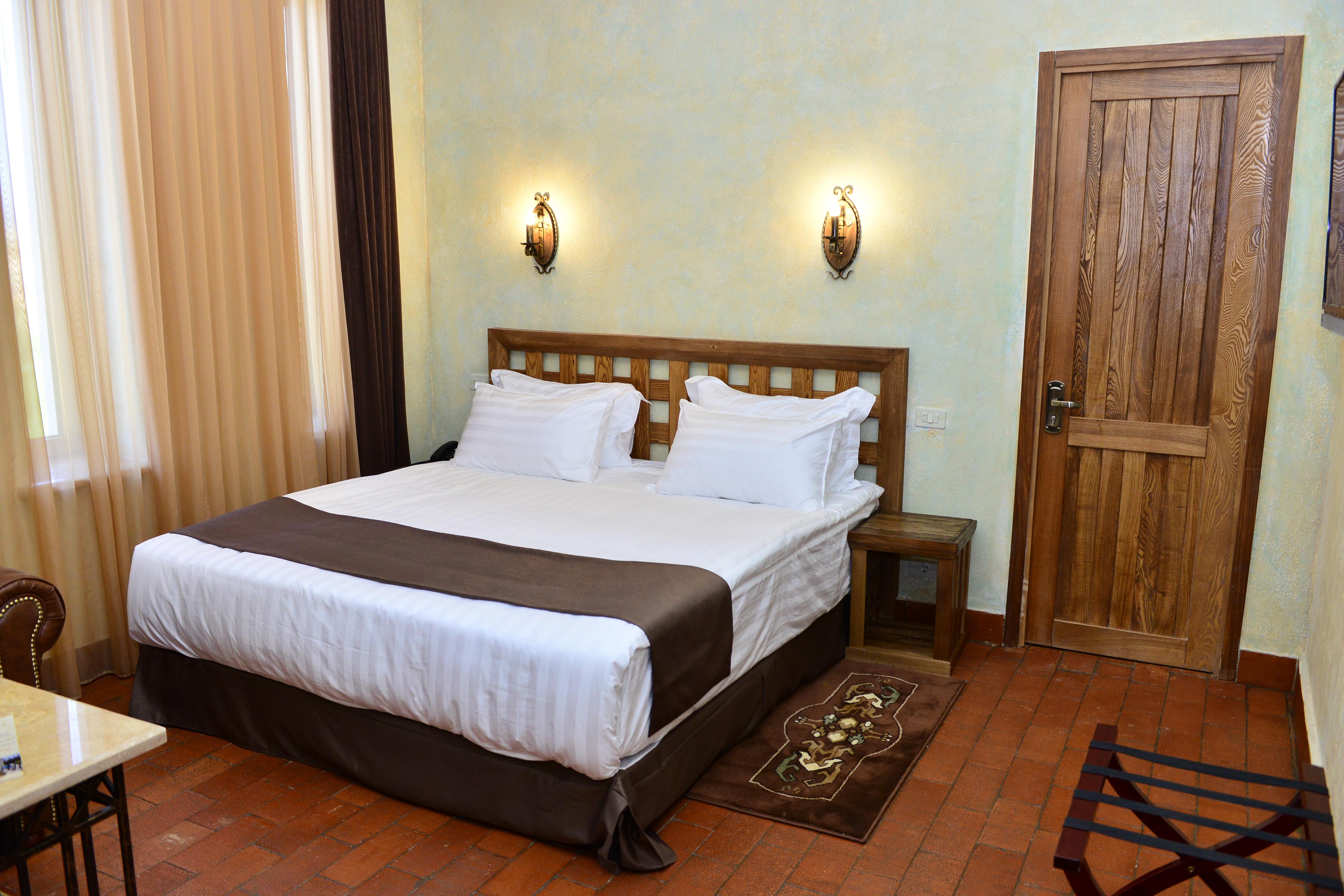 Caucasus Hotel Kasagh Zewnętrze zdjęcie A bedroom at the hotel