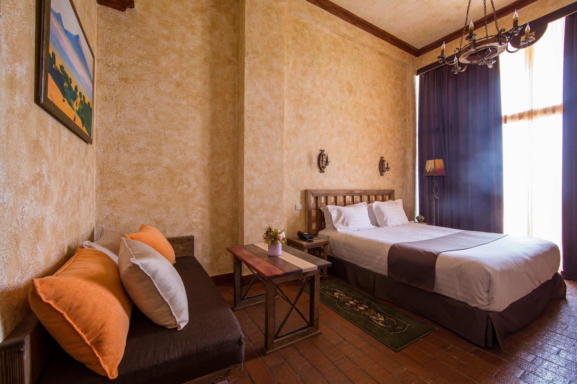 Caucasus Hotel Kasagh Zewnętrze zdjęcie A room at the hotel